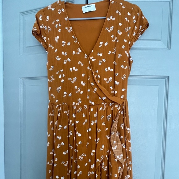 Old Navy Dresses & Skirts - Burnt Orange Floral Old Navy Womens Midi Dress Ruffles Size Small Wrap Style